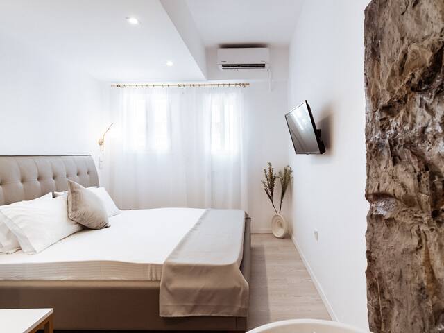 Luxury 3BD Apartment in the Heart of the City gallery image 3