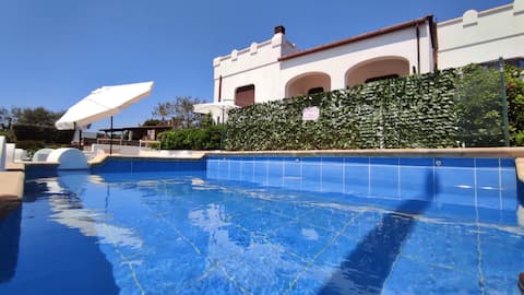 Proprietà Airbnb di successo: BRIGHT VILLA - WITH SEA VIEW POOL a Castrignano Del Capo