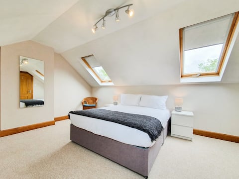 Parkgate Apartment - Near M90 Amazon Edinburgh