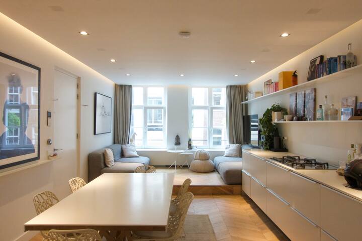 Modern Apartment in the heart of Amsterdam gallery image 4