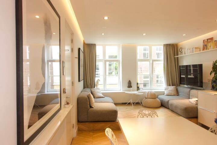 Modern Apartment in the heart of Amsterdam gallery image 5