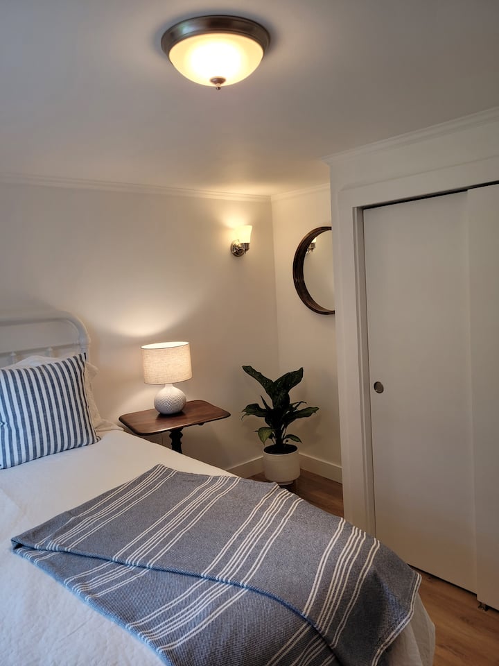 1 სართული საძინებელი - 1 საწოლი 152 × 203 სმ