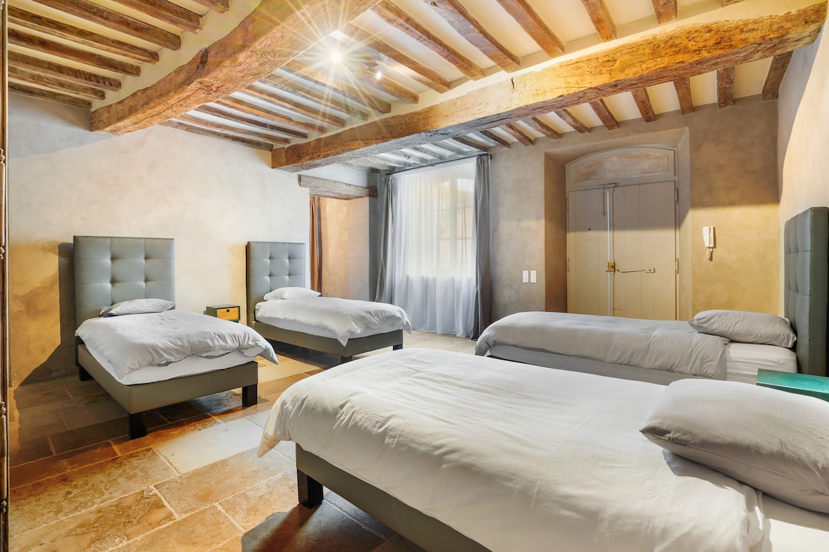 Chambre 2 : dortoir 4 lits simples