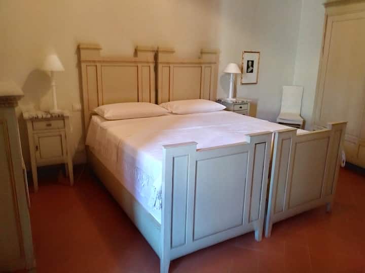 Стаята на Ричиарели (вентилатор на тавана с дистанционно управление).