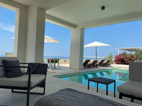 Villa Rocky Beach
Pool, 100m to the Rocky Beach