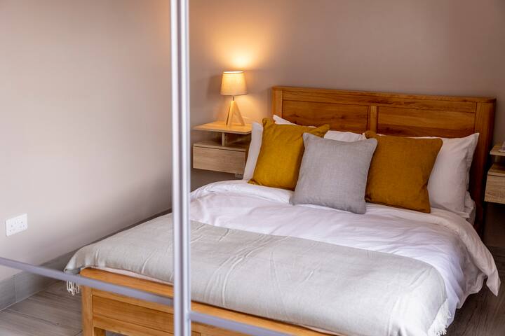 Moja ya vyumba vitatu vya kulala