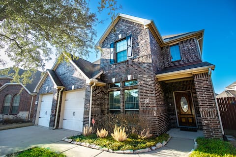 Spacious 5 BR Large Groups | Katy Mall
