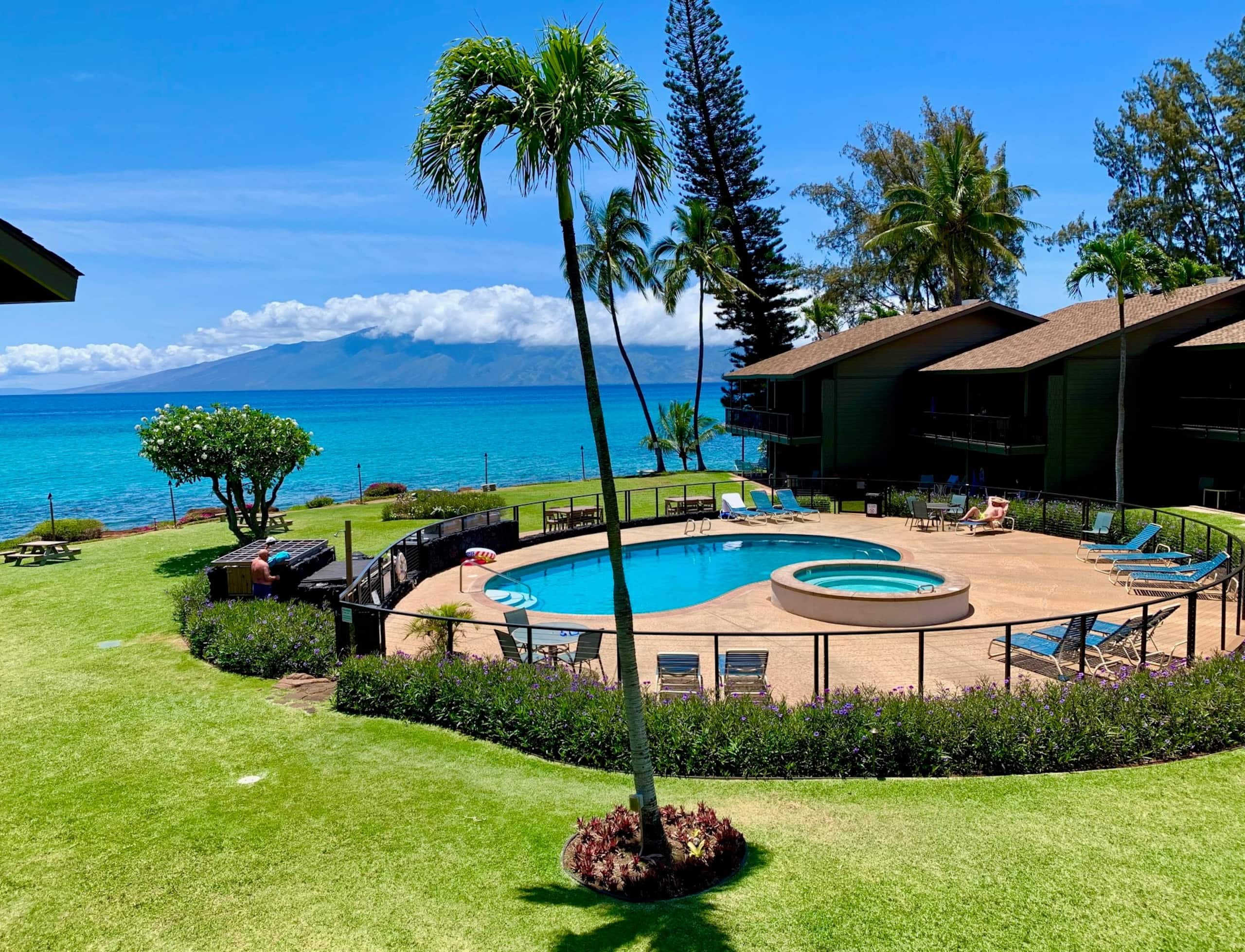 Condo in Lahaina · ★4.94 · 2 bedrooms · 2 beds · 2 private baths - Image 5