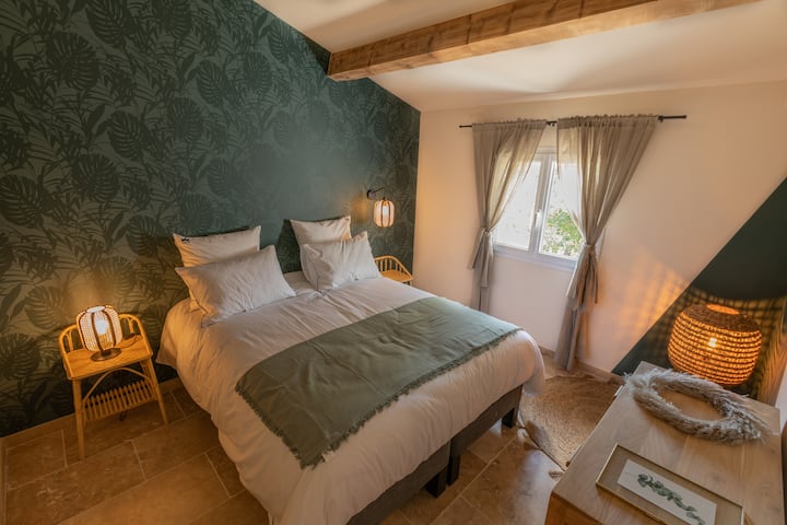 Spavaća soba 3 na katu: Dvokrevetna soba s 160 x 200 kreveta (madrac s oprugama i hotelski madrac)
