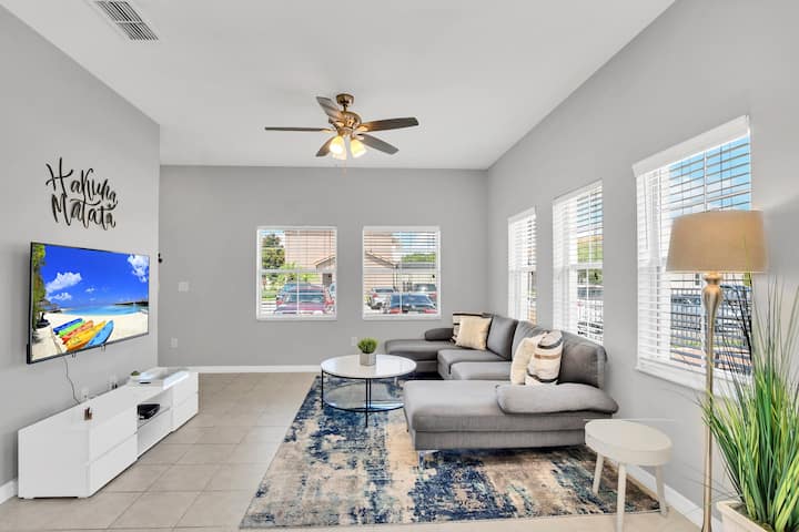 New Bella Vida Resort 4/3 Home Minutes Theme Parks - Kissimmee, FL
