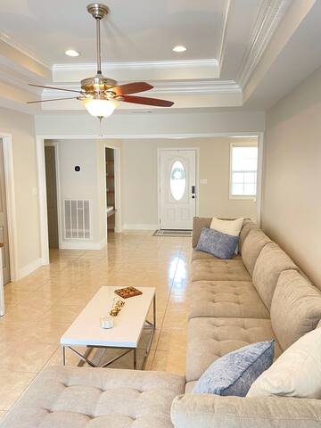 Charming Modern Home w/ Pool -10m to FQ & Downtown gallery image 4