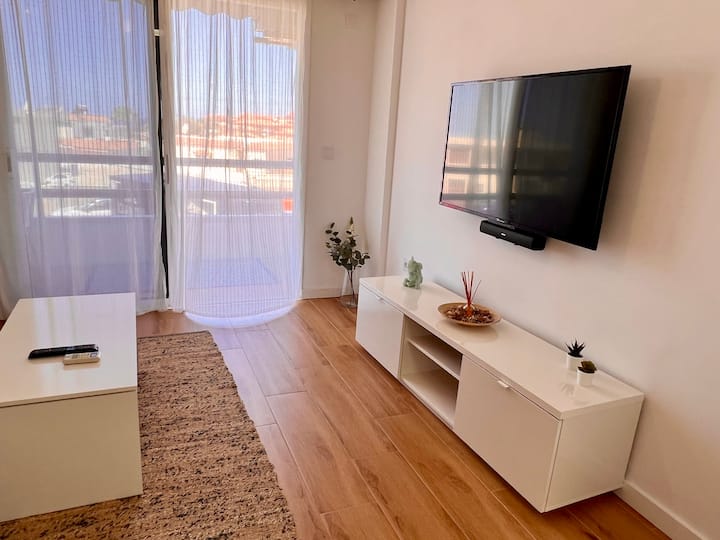 Precioso Apartamento Con Piscina En Primera Linea - Los Cristianos