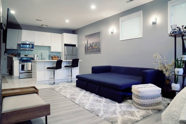 Renovated Basement Studio W/ Independent Entrance - Chicago, IL