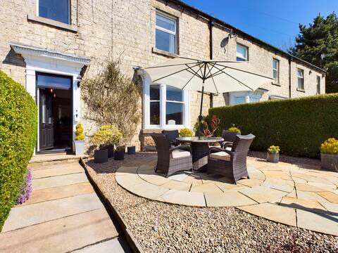 6 Bedroom / 6 Bath Holiday Home (AGA/LOG BURNER)