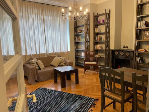 Chic apartment near boulevard & Freedom square