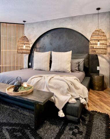 2 DESIGNED APTS IN ♥ OF CONDESA 7BR-6BATH-20PPL gallery image 3