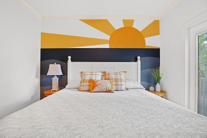 [Spavaća soba br. 3] Bračni krevet (180x200), TV i privatni balkon s desne strane.