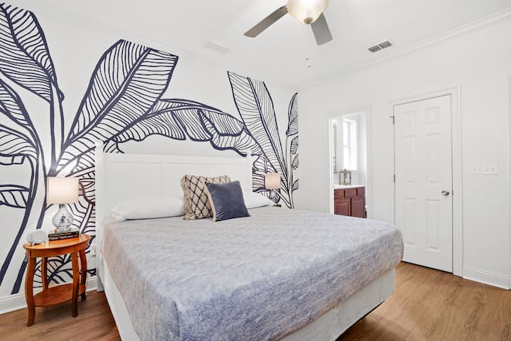 [Spavaća soba br. 2] Plava laguna ima veliki bračni krevet, TV i vlastitu kupaonicu