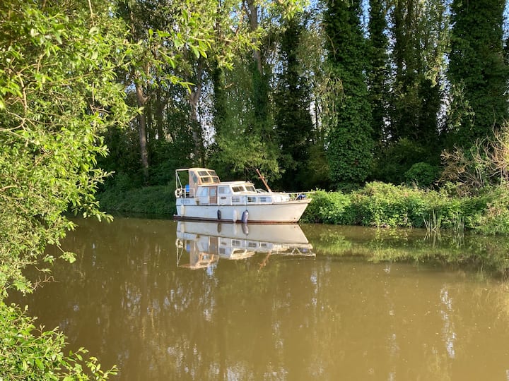 yacht airbnb