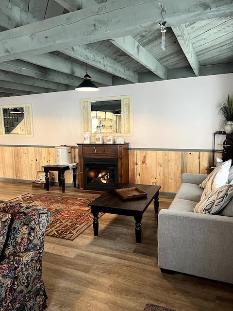 Top Airbnb: Cheerful western cottage with home comforts in Billings