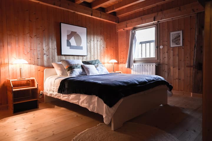 Bedroom 4 (1st floor)

Double bed (160x200) + Large built-in closet 