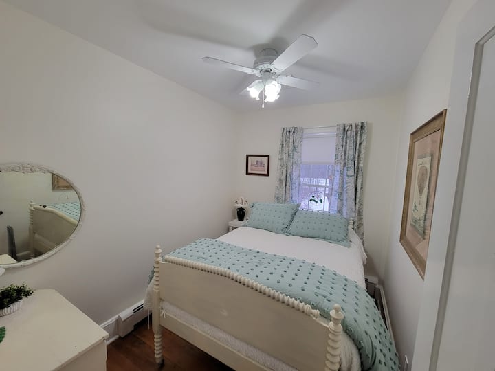 Bdrm 3 - Double bed + hallway bath