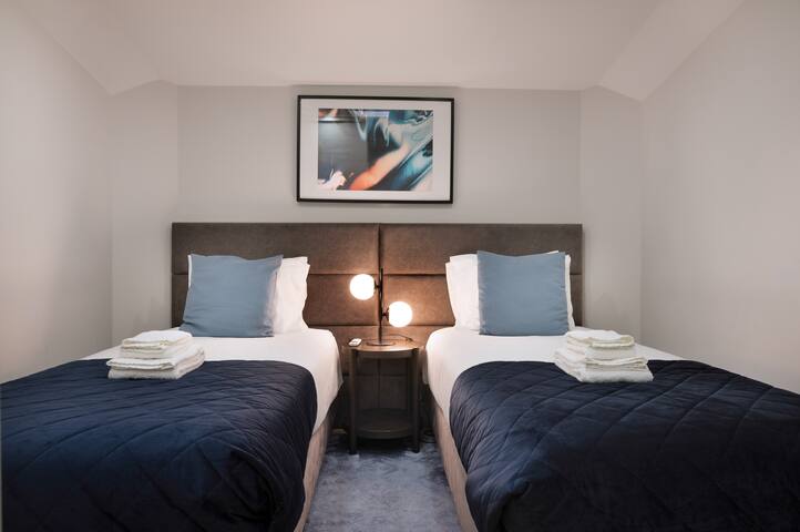 Invicta Premium – 4BR Downtown apartment w/AC gallery image 5