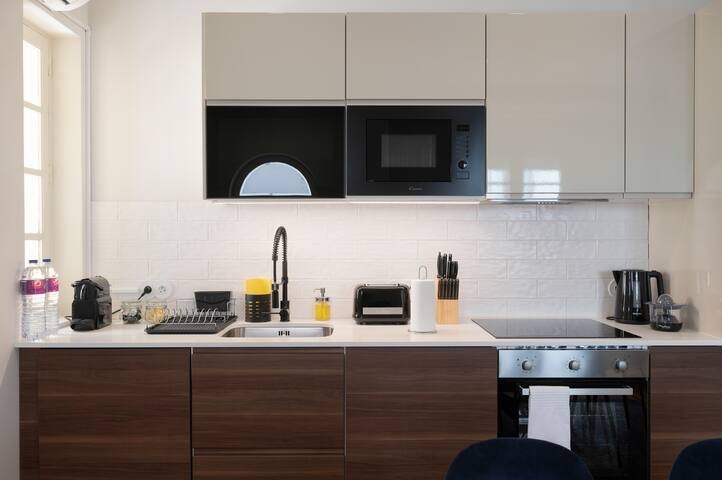 Invicta Premium – 4BR Downtown apartment w/AC gallery image 2