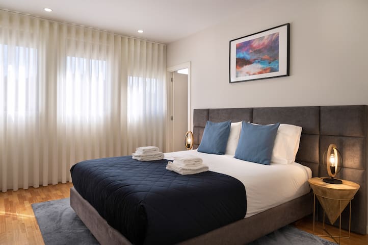 Invicta Premium – 4BR Downtown apartment w/AC gallery image 3