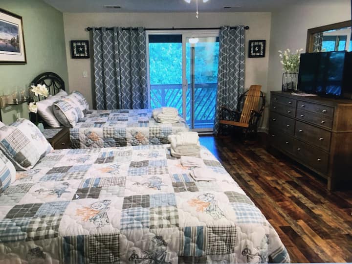 Relaxing Retreat Along the Bank of the James River Condominiums for