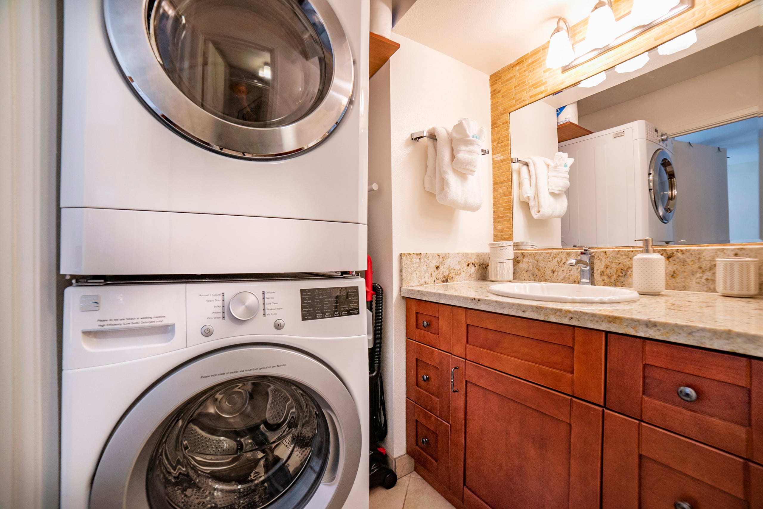 Condo in Kihei · ★4.93 · Studio · 1 bed · 1 bath - Image 8