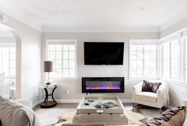 Sunny LA Retreat: City Vibes!