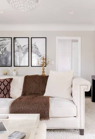 Sunny LA Retreat: City Vibes! gallery image 3