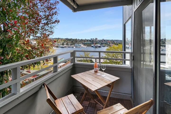 Lake Oasis 2bed/2bath parking & fast Wi-fi