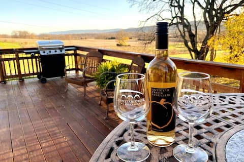 Steps to Winery and Battlefield – 1 Acre Retreat