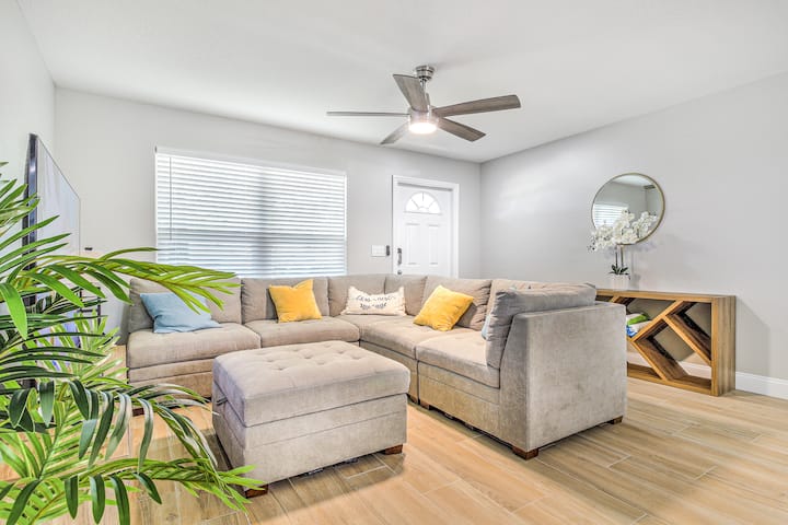 Lovely Modern Pool Home. 13 Mins To The Beach! - Melbourne, FL