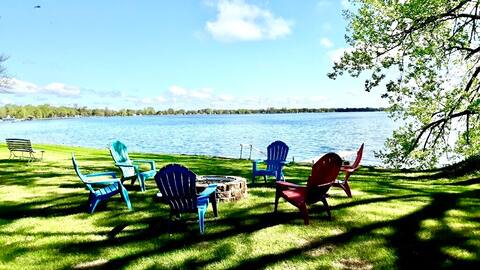 LAKEFRONT 4 Bedroom 2 Bath Sleeps 12 Walk to Town!