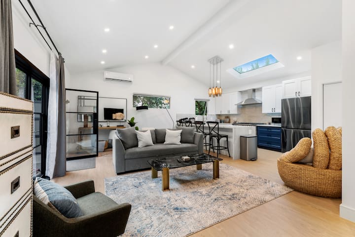 Modern Luxury in Brentwood’s Prime Location