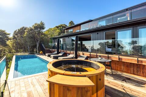 Kaitiaki Lodge with heated pool and spa