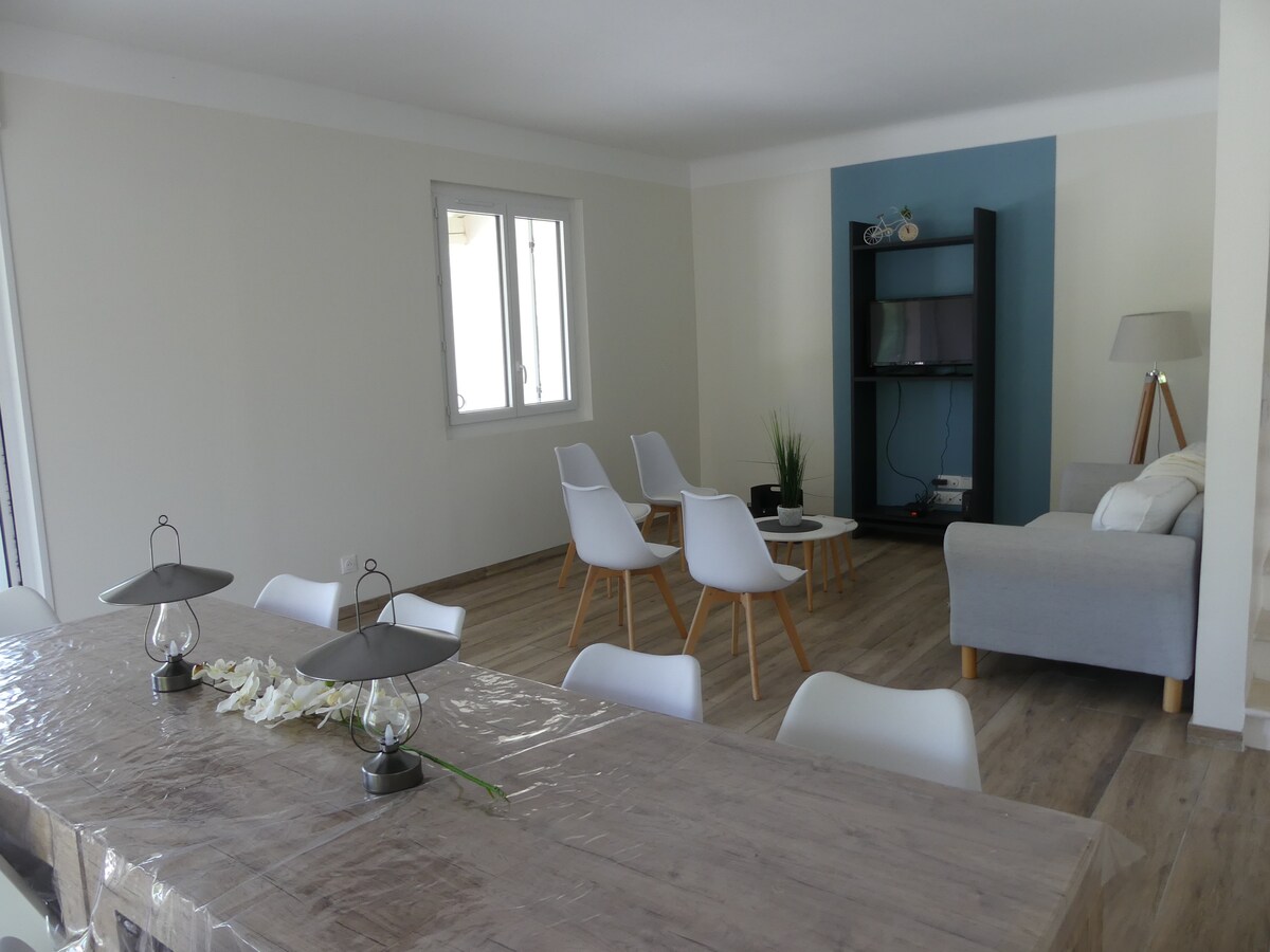 Airbnb performant: 300 m2 villa, pool, cinema and gym à Cavaillon