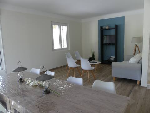 Top performing Airbnb: 300 m2 villa, pool, cinema and gym in Cavaillon