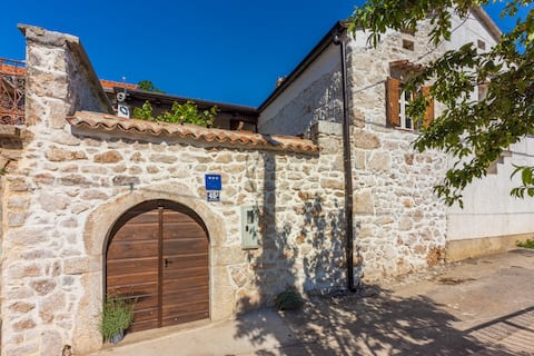 STARA KUĆA-OLD STONE HOUSE