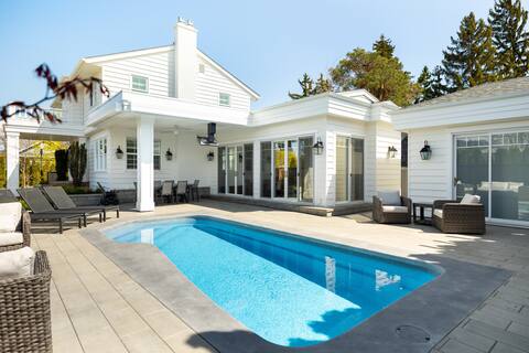 Luxury Escape - Private Pool & Hot Tub (near dt)