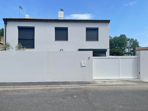 New air-conditioned apartment with pool in villa