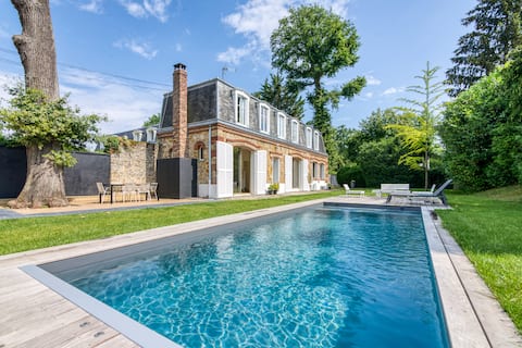 Villa with pool and 1000 m² garden