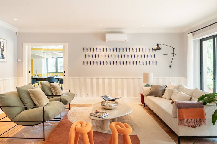 Great Family Villa w/ Pool & garden daily cleaning gallery image 4