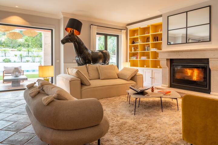 Great Family Villa w/ Pool & garden daily cleaning gallery image 5