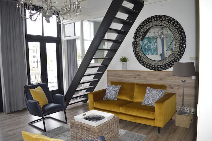 "Stay aan de Haven", Monumentale Loft.