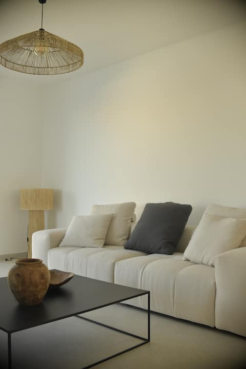 Popular Airbnb listing: Waterfront villa, 1st floor apartment in Calvi