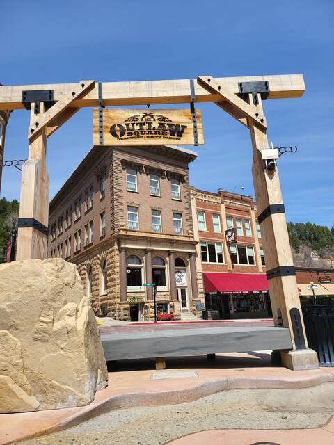 3 Luxury Condos - Overlook Town Square & Main St!